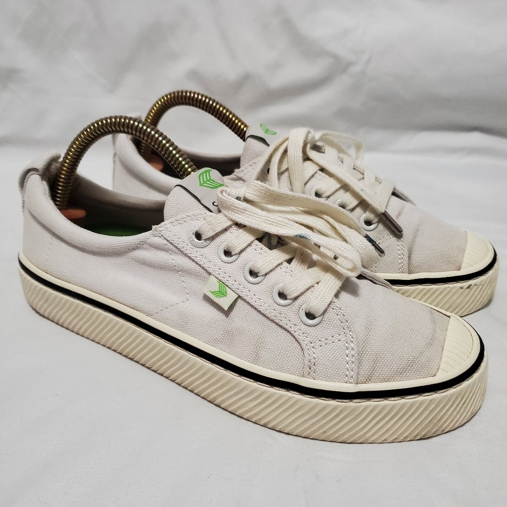 Cariuma Low Top Canvas Sneakers Unisex Off White Womens Sz 6.5 Mens 5